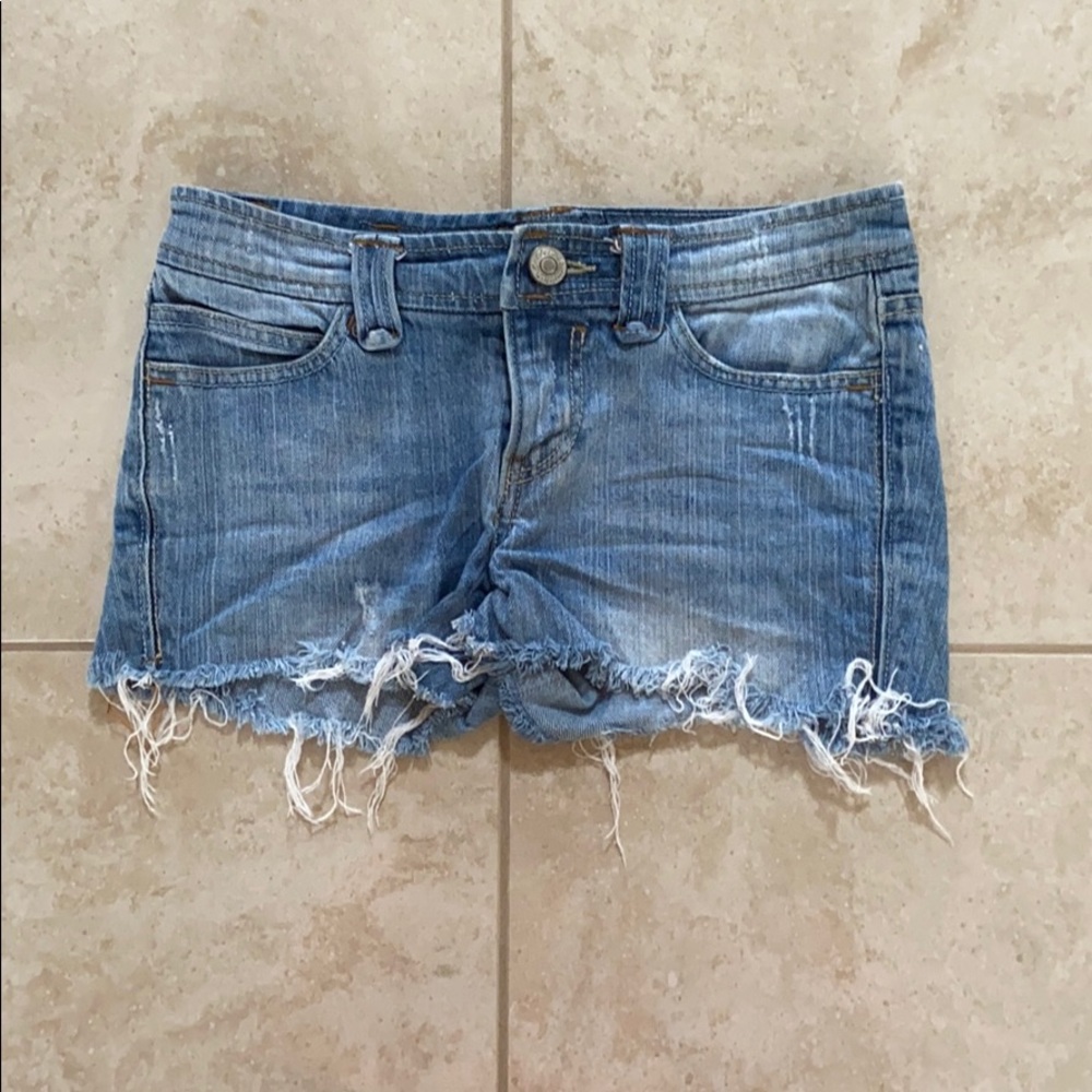Light wash denim short